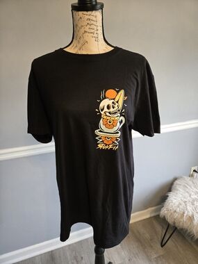 Tee T-shirt with Orange Skull Cup Design